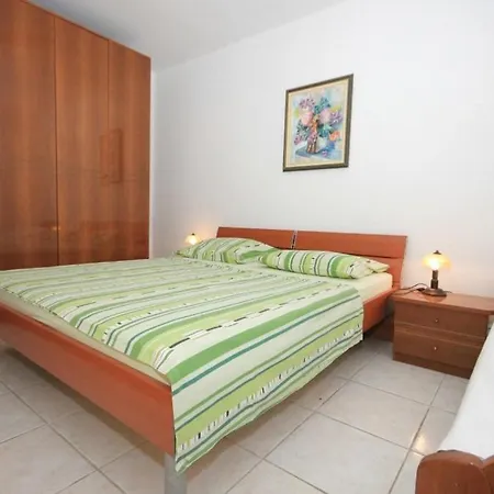 Seaside House With A Swimming Pool Mavarstica, Ciovo - 1076 Semesterbostad *