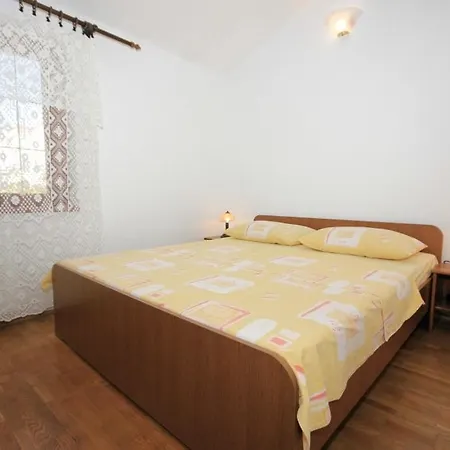 Seaside House With A Swimming Pool Mavarstica, Ciovo - 1076 Semesterbostad Trogir
