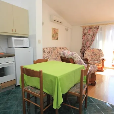 Semesterbostad Seaside House With A Swimming Pool Mavarstica, Ciovo - 1076 *